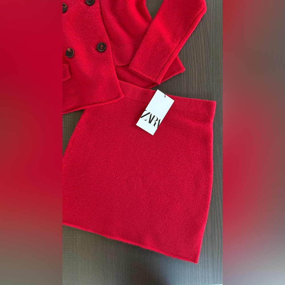 Zara Scarlet Blazer and Skirt Ensemble - Picture 4 of 12